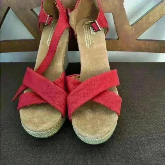 Red Toms wedges, sz 9W New with out tag - Picture 5 of 9